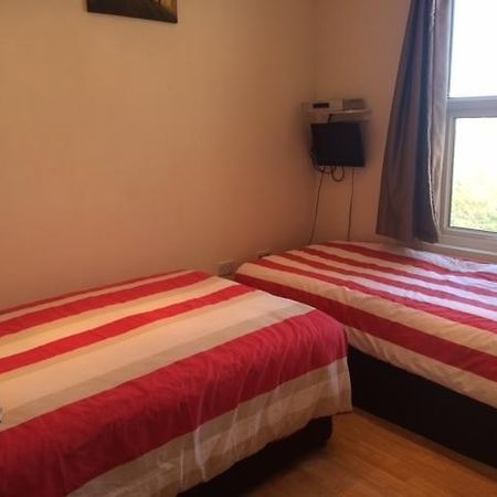 Nite Inn Bed & Breakfast Лидс Экстерьер фото